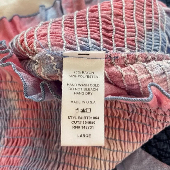 Made With Love Blue Blush Smocked Cropped Top Size Large - Picture 5 of 5